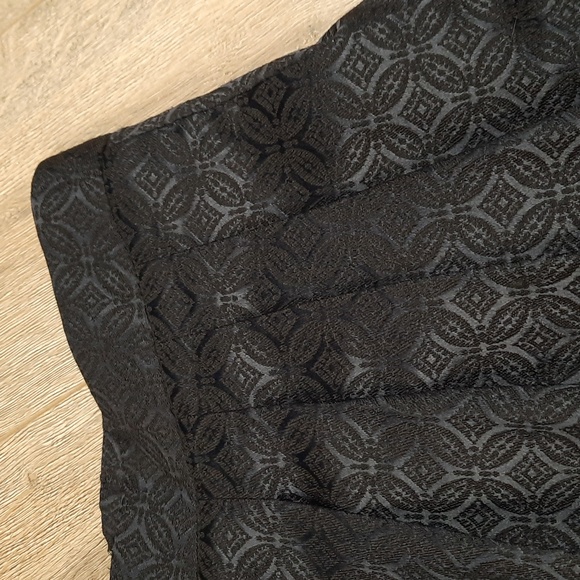 Banana Republic Factory navy blue & black damask short pleated skirt, size 8 - Picture 2 of 7